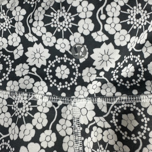 Lululemon Twiggy Print Nimbus Soot light Wunder Under Crop SZ 6 - Picture 3 of 6